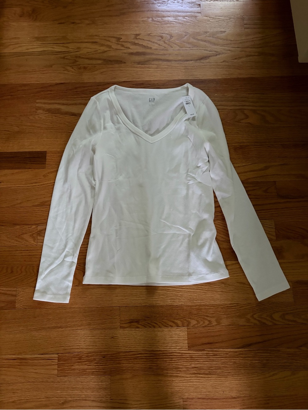 GAP Women's Long Sleeve V-Neck Top in White